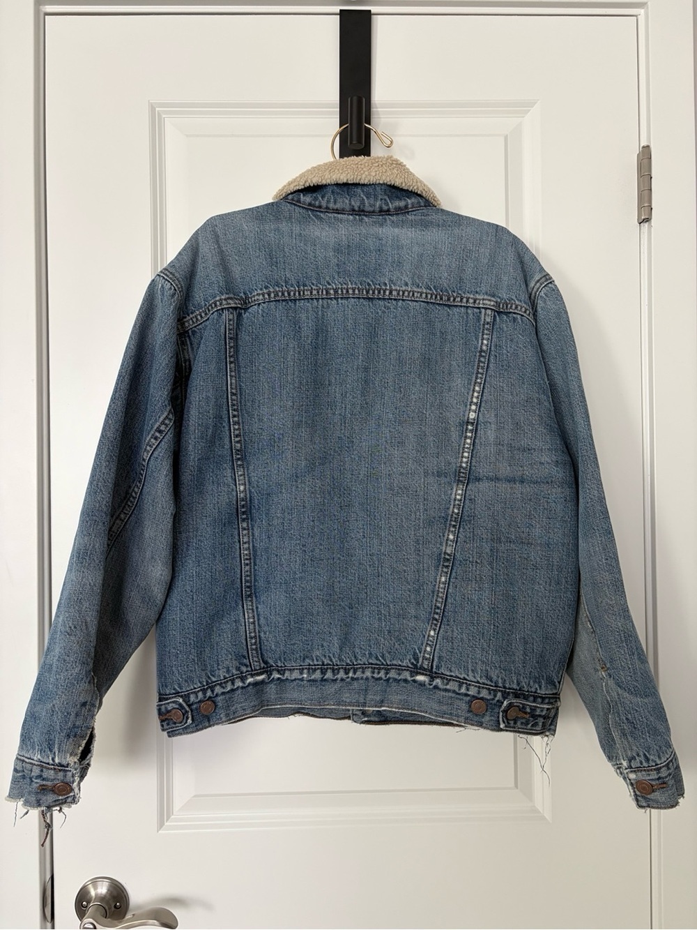 Vintage Levi’s Sherpa Denim Jacket Distressed Sherpa Trucker Jacket - Picture 7 of 10